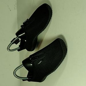 Wave Runner Size US 2 Black Water Shoes.